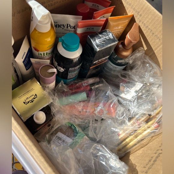 Garage/Yard Sale -10-12-24- AS IS. No Cancellations. No Holds. Bid Responsibly. - Picture 5 of 11